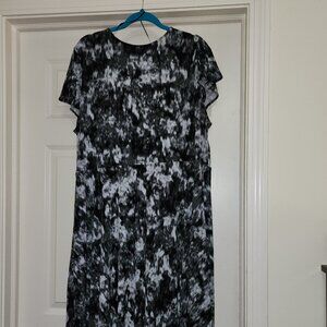 Covington Black and Gray/White Floral Pattern Dress with short sleeves